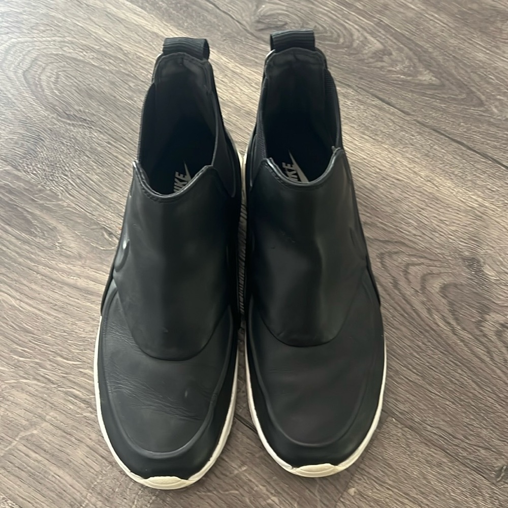 Nike sneaker/bootie